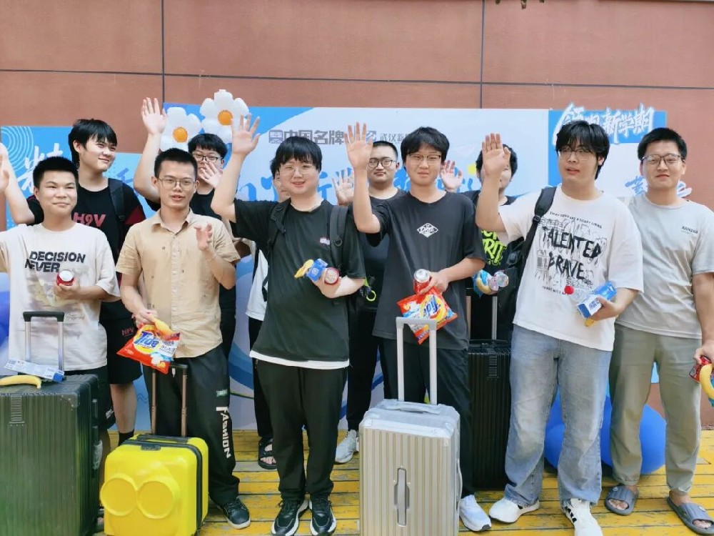 新学期，“新”起点！武汉新华，欢迎同学们···
